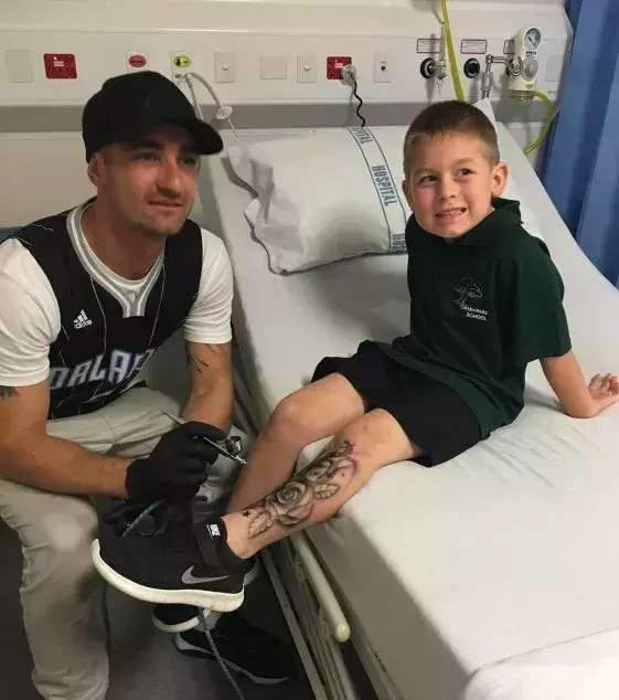 Er begab sich ins Starship Kinderkrankenhaus