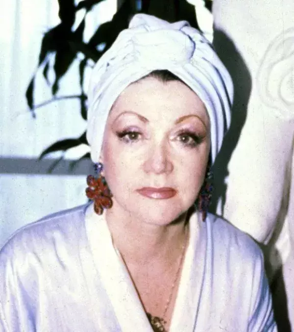 Jackie Stallone (95). Auch die Mutter von Sylvester Stallone legte sich unter's Messer...