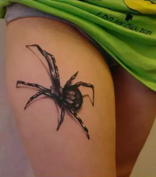 Gottseidank ist es nur ein Tattoo... und sorgt trotzdem für Gänsehaut