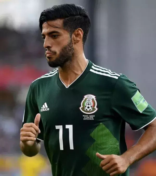 "Ich mag nicht, was um den Fußball herum geschieht. Ich möchte nach Hause kommen und unbekannt sein. All das hat mich um meine Liebe zu diesem Sport gebracht", Carlos Vela