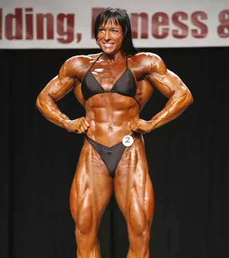Irène Anderson ist Dänin. Sie hat Jahre im Fitness verbracht und hart dafür gearbeitet, einen solchen Wahnsinns-Körper zu bekommen. Sie ist eine der wenigen, die einen so beeindruckenden Körper haben