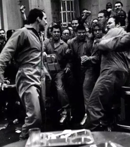 Jailhouse Rock, die gute alte Schlägerei, deren Techniken für kleine Räume angepasst sind, um in einer Zelle kämpfen zu können. Einige behaupten, dass es dem Savage ähneln würde