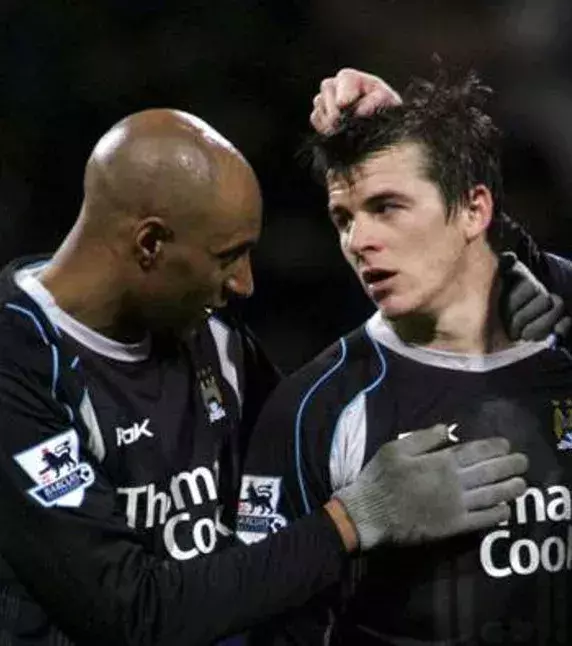 Joey Barton und Ousmane Dabo: Bei einem Training kam es zu einem harten Zweikampf und einer Schlägerei zwischen beiden: Ergebnis: Dabos Gesicht hatte zahlreiche Narben, Barton musste vors Gericht.