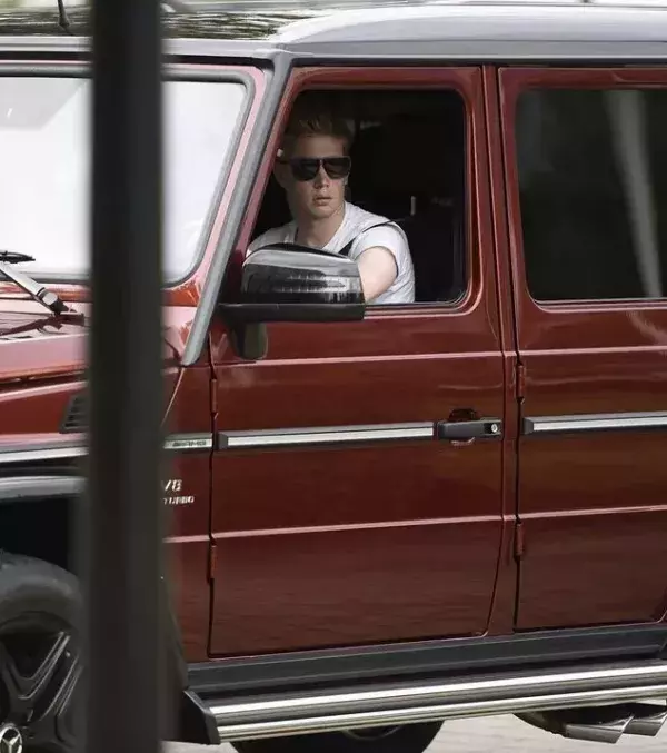 Kevin De Bruyne läuft 1h01min49sek am Spielfeld, um seinen Mercedes G-Class G63 AMG zu bezahlen