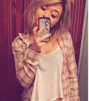 Kleines Selfie im Hemd