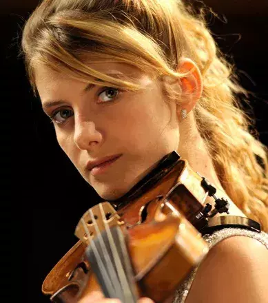 6 - Musikerinnen, Schauspielerinnen, Fotografinnen, Models