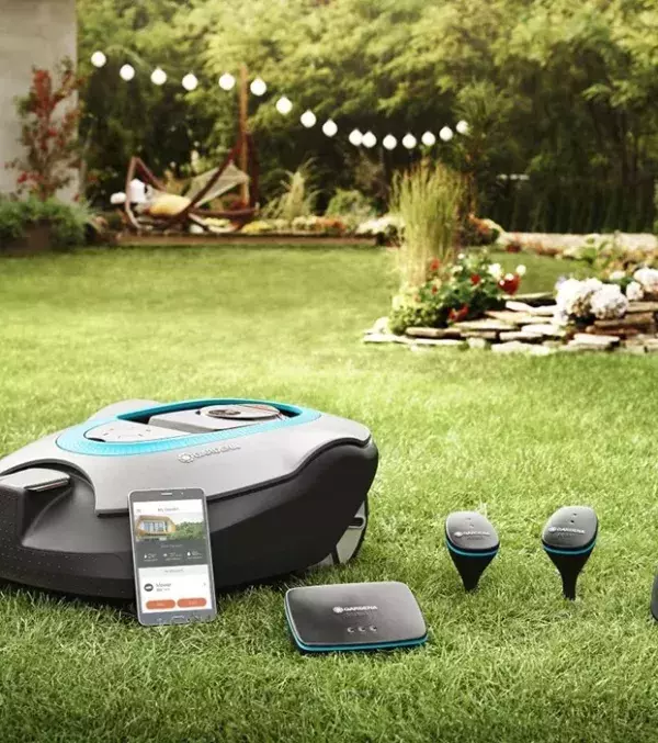 Gartenpflege von überall aus: Mit dem Smart System von Gardena wird Gartenarbeit zu einem Kinderspiel, alles lässt sich über das Smartphone regeln, vom Rasenmähen bis zur Bewässerung