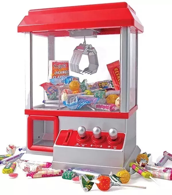 Süßigkeiten gibt's nur als Belohnung! Denn um an eine Nascherei zu gelangen, bedarf es zuerst Geduld und Fingerspitzengefühl. Der Candy-Grabber sorgt für viel Spaß bei Groß und Klein