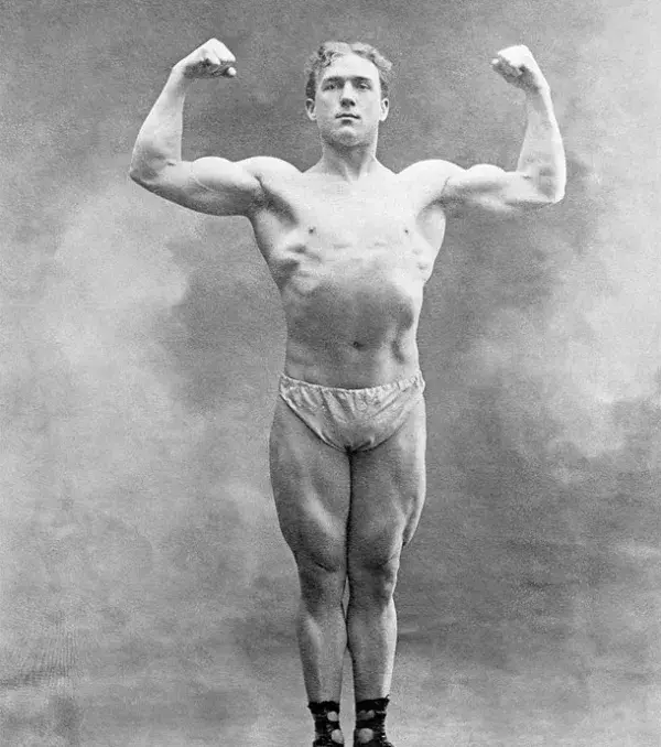 Lionel Strongfort (1901): Mit diesem Namen kann man wohl nur außergewöhnlich sein. Er hat ein Auto mit 12 Personen darin gestemmt