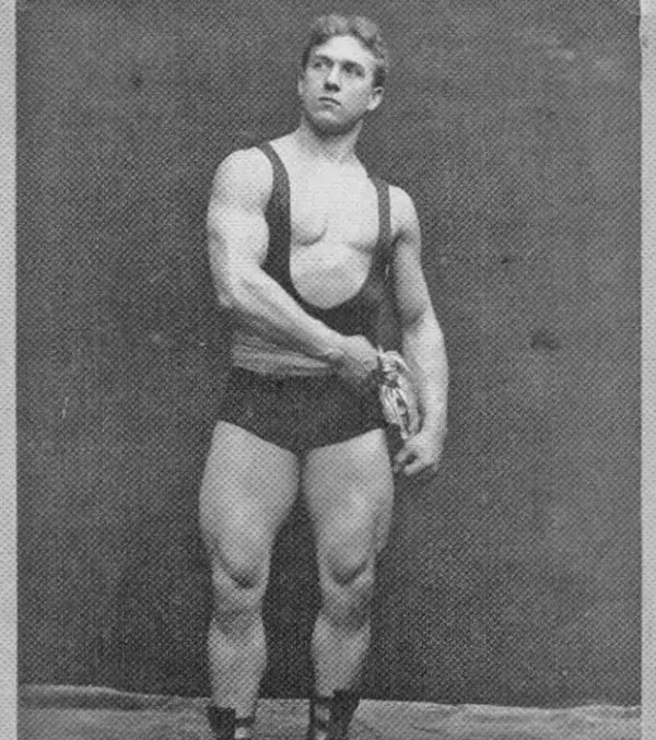 Lionel Strongfort, bekannt als der Erfinder des "Brückenmanns", 1897