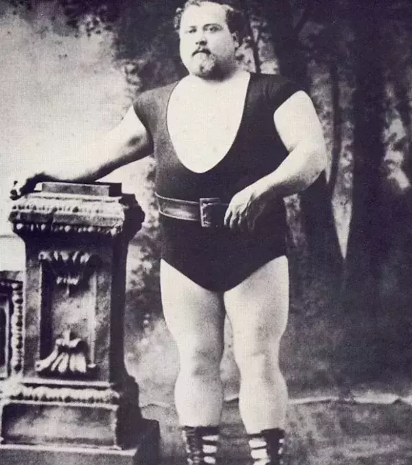 Louis Cyr, um 1900