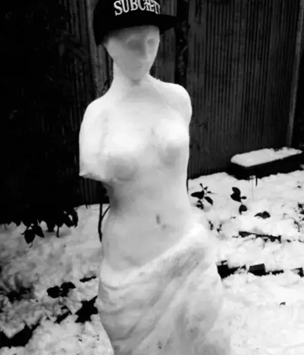 Lustige Schneeskulpturen: Schade, dass sie nur für begrenzte Zeit bewundert werden kann...