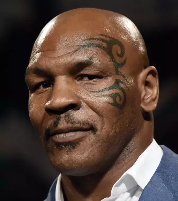 Mike Tyson und sein Kopftattoo