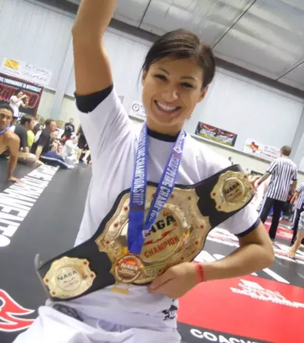 Monique Ricardo hat einige Titel im brasilianischen Jiu Jitsu gewonnen und wurde 2010 sogar Weltmeisterin