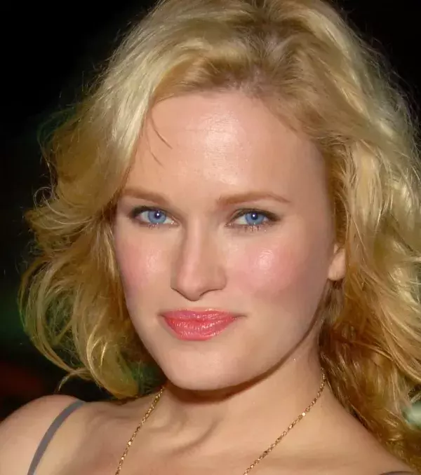 Nicholle Tom spielte die Rolle der Maggie Sheffield in Die Nanny
