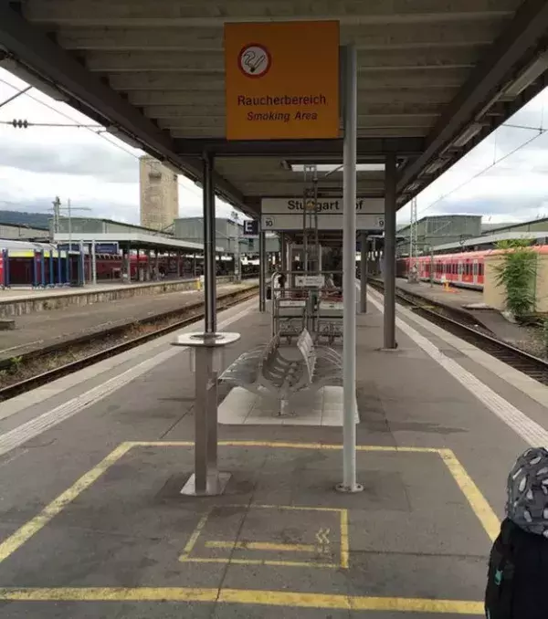 Ob der Rauch ohne Glaswände wohl weiß, woran er sich zu halten hat?