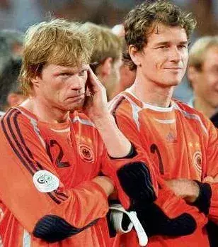 Oliver Kahn und Jens Lehmann: Es war ein erbitterter Kampf um den Torwartposten der Nationalmannschaft mit zahlreichen Giftpfeilen, die sich beide schickten. Am Ende setzte sich Lehmann 2006 durch.