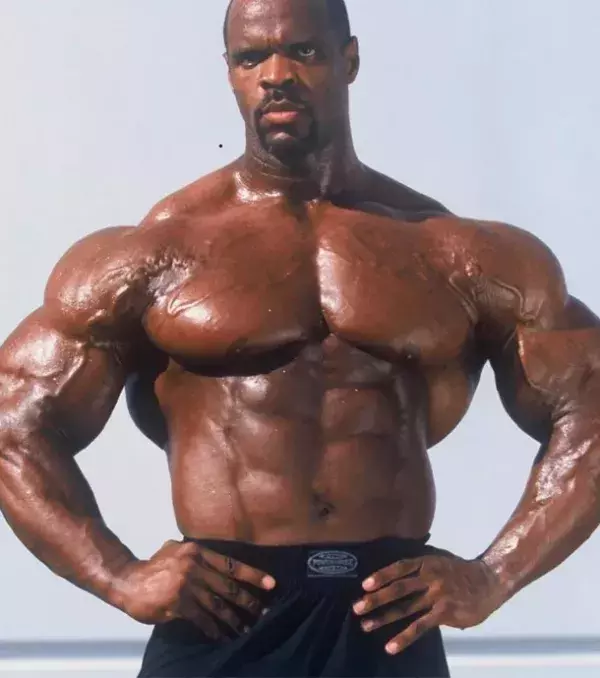 Paul Dillett - Er ist 1 Meter 88 groß und ca. 135 kg schwer, als er bei einem Mr. Olympia-Wettbewerb mitmacht. Paul Dillet gehört eindeutig zu den beeindruckendsten Bodybuildern.