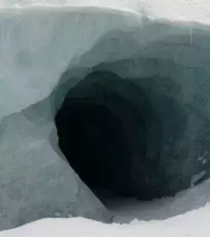 Der Eingang zur Eisgrotte!