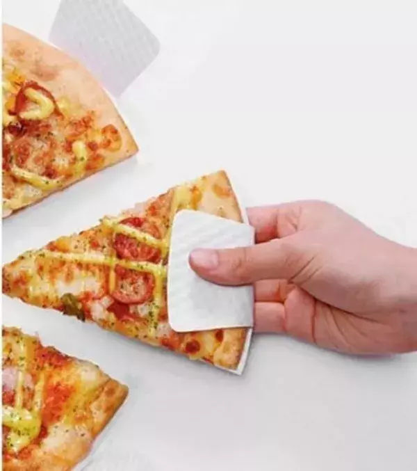 Pizza essen, ohne sich die Finger schmutzig zu machen