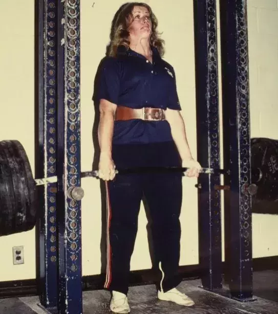 Platz 1: Jan Todd: 'Sports Illustrated' hat sie zur stärksten Frau der Geschichte ernannt. Bei den Kreuzhebern hat sie den Weltrekord gebracht: 178 Kilo, der erst nach 49 Jahren überboten werden konnte