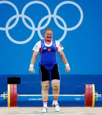 Platz 5: Tatiana Kashirina ist eine russische Gewichtheberin, die die Silbermedaille bei den Olympischen Spielen in London gewann und in 12 Kategorien Champion war. Diese Frau hat 4 Weltrekorde inne