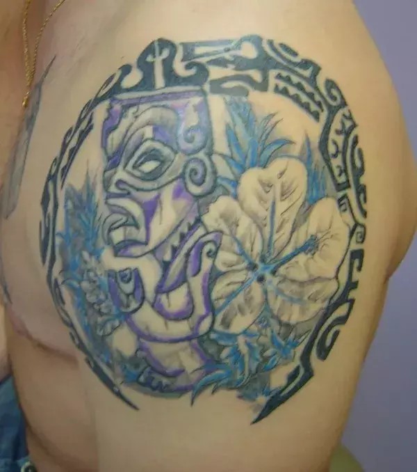 Polynesian / Tahiti Tattoo auf dem Arm eines Mannes