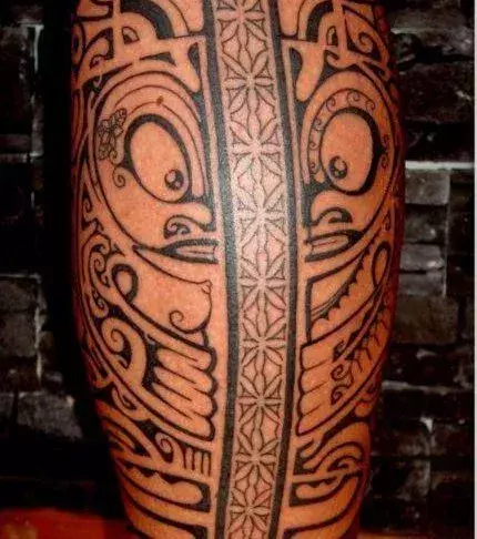 Polynesian / Tahiti Tattoo auf der Wade eines Mannes