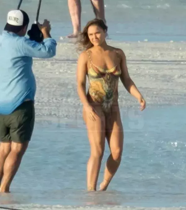 Ronda Rousey scheint sich vor der Kamera wohl zu fühlen