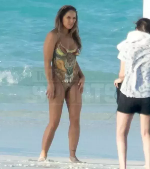 Ronda Rousey trägt einen ganz besonderen Badeanzug