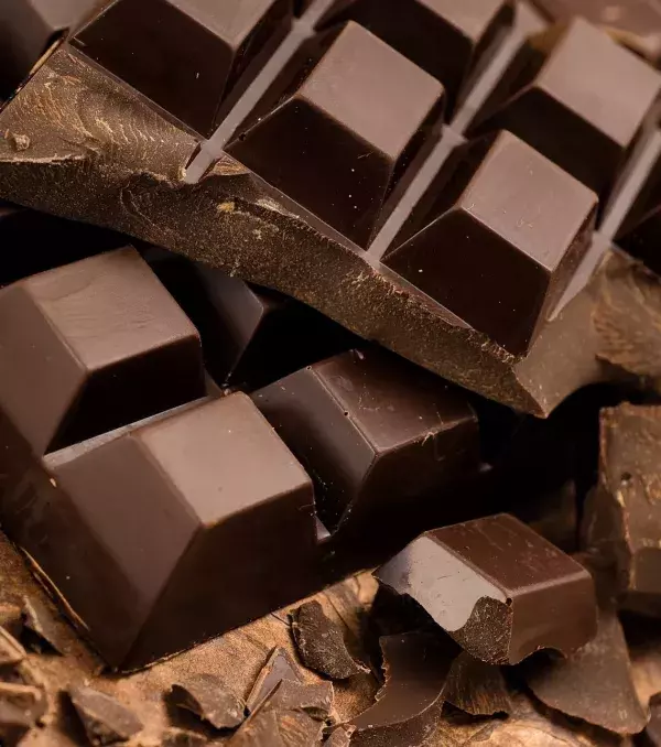 Schokolade enthält Antioxidantien, Magnesium, Vitamine und Flavanole