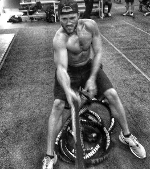 Scott Eastwood, der Sohn des berühmten Schauspieler und Drehbuchautors, ungefähr 2 Millionen Fans folgen ihm auf Instagram (scotteastwood)