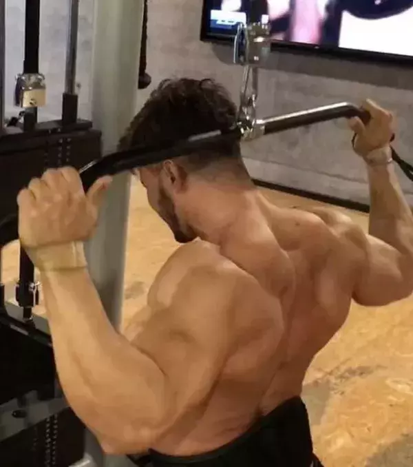 Seinen Fitnessplan stellt er alle 2-3 Monate um