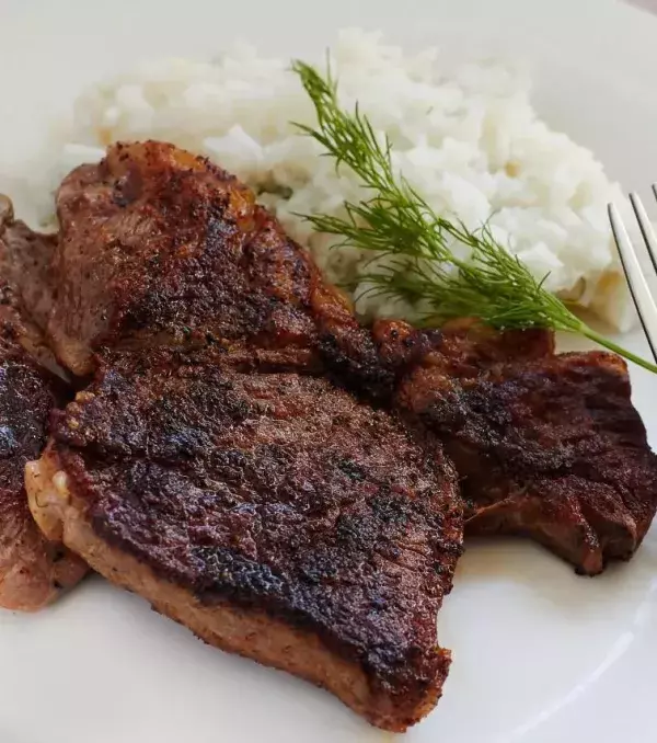 Steak: Proteine, Mineralien und Vitamine (B12 und Zink)