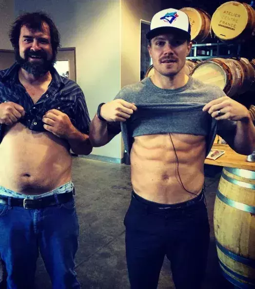 Stephen Amell, der Arrow-Schauspieler, hat 3,7 Millionen Follower auf Instagram (stephenamell)