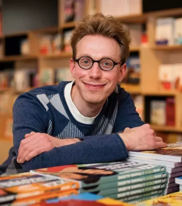 Daniel Tammet hat das Asperger-Syndrom. Er ist hochbegabt und konnte in 5 Stunden und 9 Minuten die ersten 22 514 Ziffern von Pi benennen.