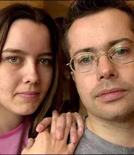 Martyn und Kay Tott gewannen 5 Millionen Dollar, verloren aber den Wettschein. 30 Tage hatten sie Zeit, um den Verlust zu melden. Ihr Jackpot wurde dadurch zur höchsten nicht reklamierten Summe seit dem Beginn der Lotterie 1994.