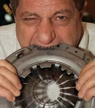 Michel Lotito kann aufgrund seiner dicken Darmwand alles essen. Mit im Menü? Ein Flugzeug, 18 Fahrräder, 7 Fernseher und 2 Betten...