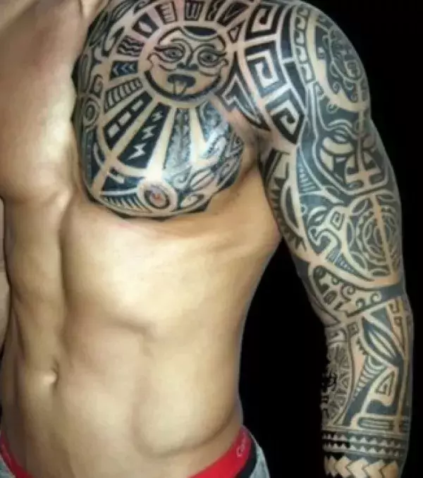 Tahiti / Polynesian Tattoo auf dem Arm von einem Mann