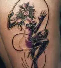 Tattoo für einen Mann: Catwoman Tattoo auf dem Oberschenkel
