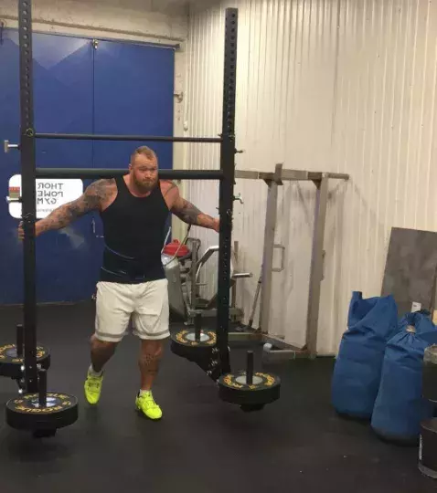 Thor Bjornsson, der Schauspieler des Bergs bei Game of Thrones, hat fast 700 000 Follower auf Instagram (thorbjornsson)