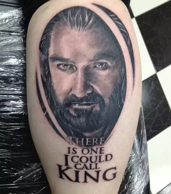 Thorin Tattoo ("der Hobbit") auf dem Bein von einem Mann
