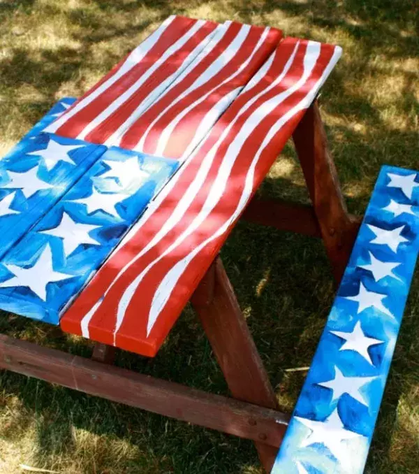 Alten Gartentisch verschönern: Für US-Patrioten