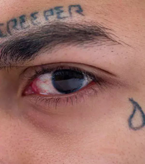 Bedeutung von Gefängnis-Tattoos –Ungefüllte Träne: Die Arbeit/Rache des Häftlings ist noch nicht vollbracht.