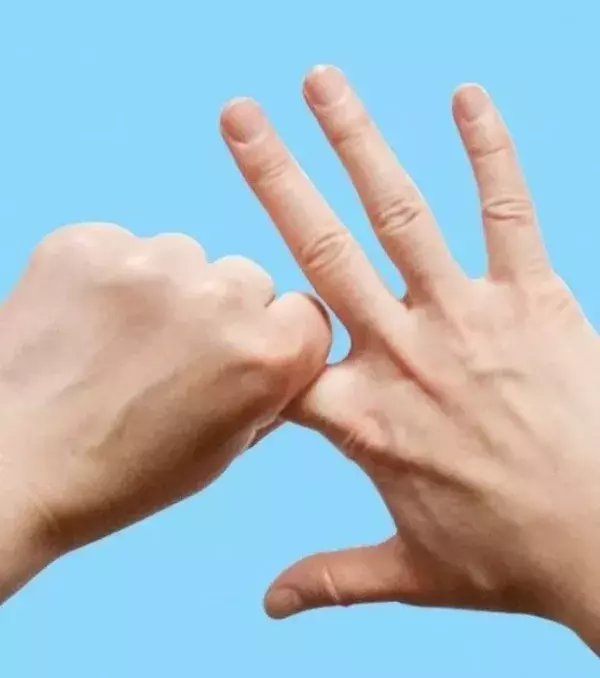 Der Zeigefinger: Er kontrolliert die Muskelschmerzen und Gefühle wie Enttäuschung und Scham. Eine Studie zeigt, dass es hilft, ihn 5 Minuten in dieser Position zu halten.