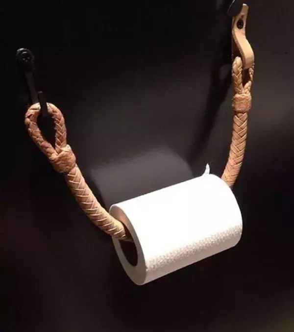 Eine Klopapier-Halterung aus einem Seil