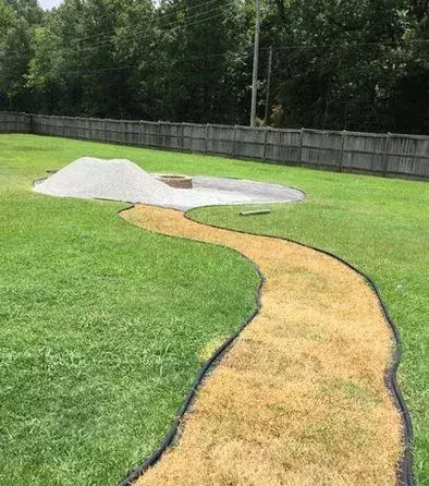 Leg einen Gartenweg an