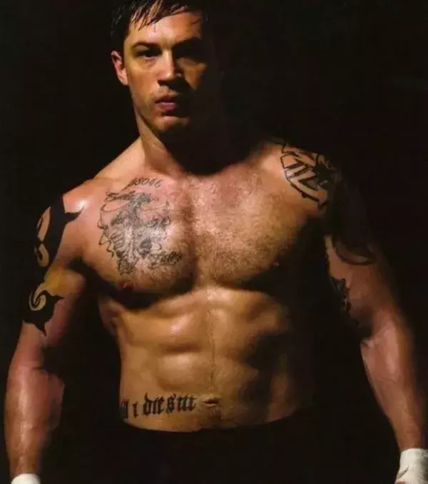 Tom Hardy ist heute einer der angesagtesten und muskulösesten Schauspieler
