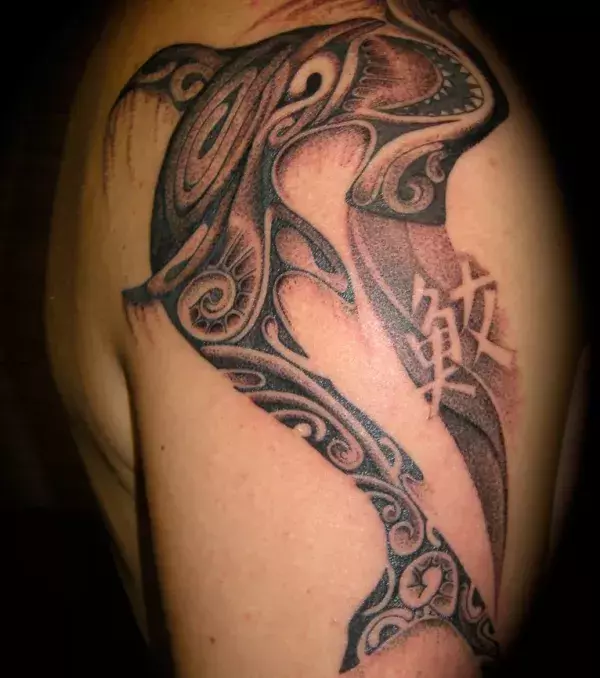 Tribal Tattoo als Wal