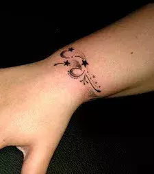 Tribal Tattoo in Armbandform